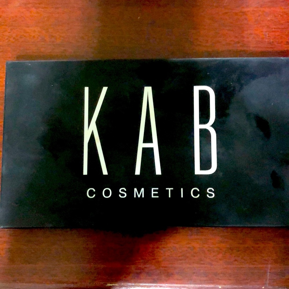 KAB Cosmetics eyeshadow palette